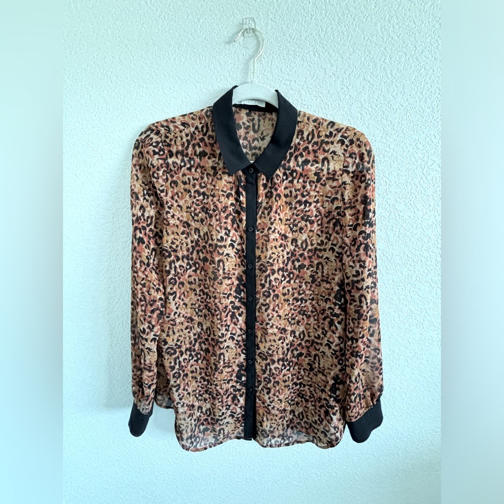Hinge leapord print sheer button-down top